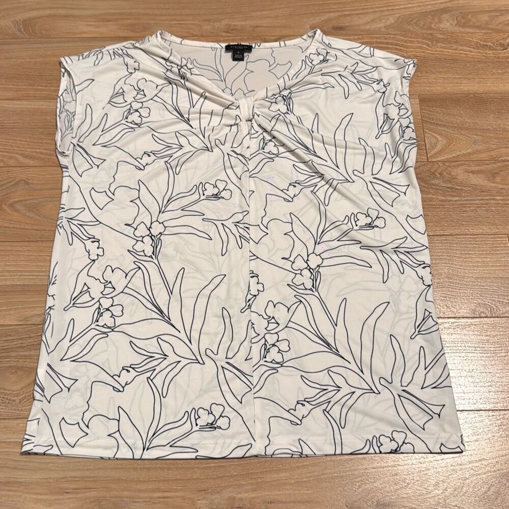 Ann Taylor White and Black Floral Pattern Front Knot Short Sleeve Blouse Size Me